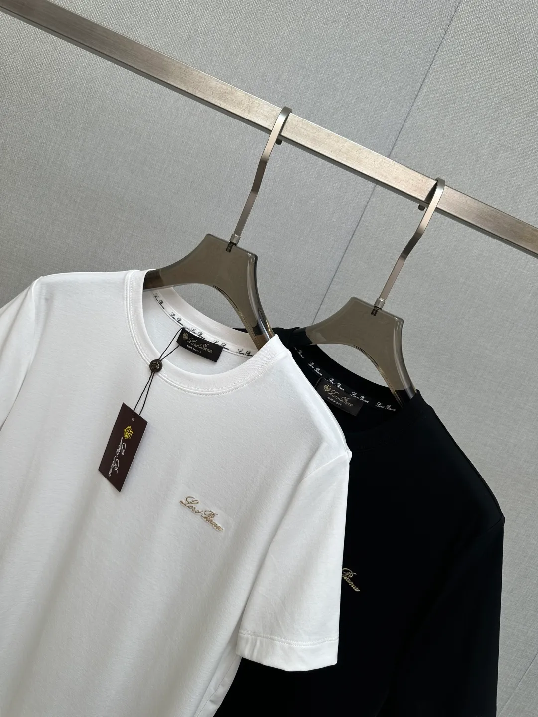 LP Original 2026New Arrival short-sleeved T-shirt! Fashionable and casual short-sleeved T-shirt with catwalk pattern! Design a logo! The specially designed and selected customer-supplied fabrics are soft to the touch and skin-friendly, and the breathability and comfort are impeccable. You will definitely fall in love with the real thing! Non-sexist couples can wear mixed styles to open up a new fashion style! Distinguishing market version, high-definition Series! Size: M-3XL